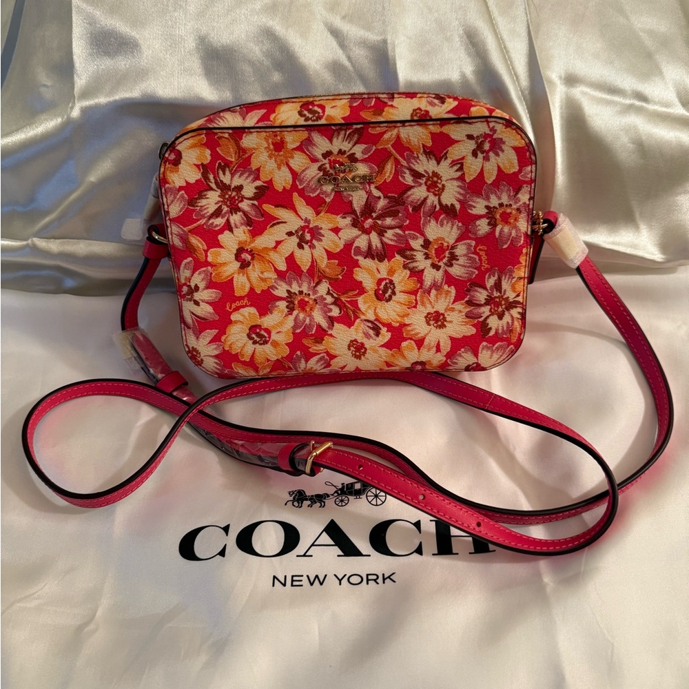 🧡Coach NEW Summer Red Floral Print‎ Camera Crossbody Bag🧡 - Picture 2 of 6